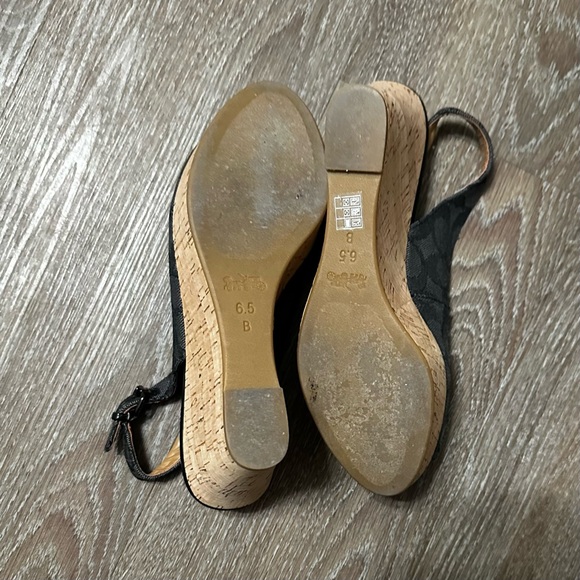 Coach Ferry Gray & Black Peep Toe Slingback Espadrille Wedge
Sandals Size 6.5 - Picture 4 of 10